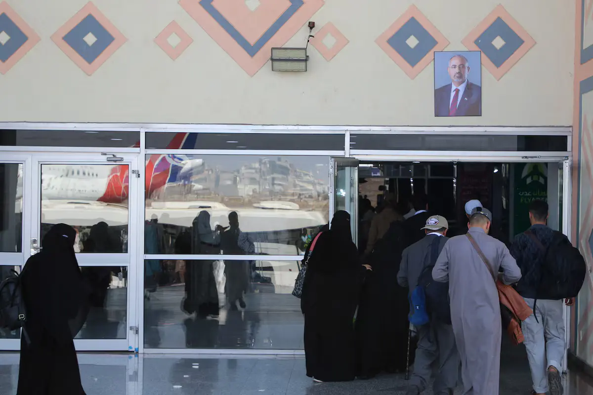 Houthis Aden airport Houthi Bandara Aden
