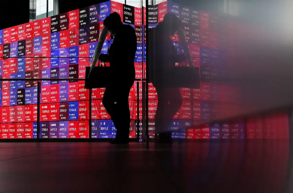 Euro Slides to 17-Month Low Asian Stocks Rise Saham Asia Naik Euro Merosot