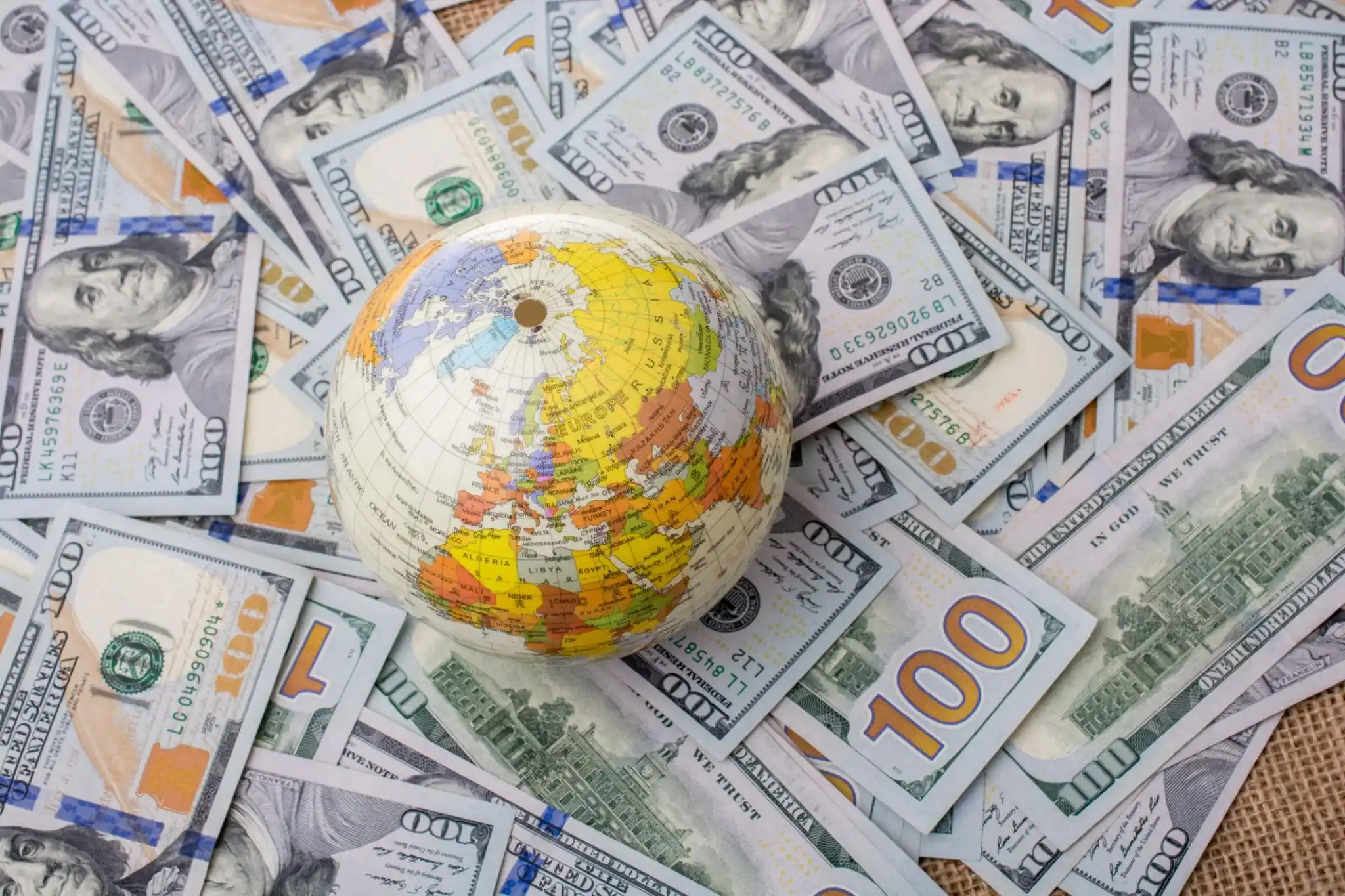 yast8DGa568GHsn0i US dollar importance peran dolar AS